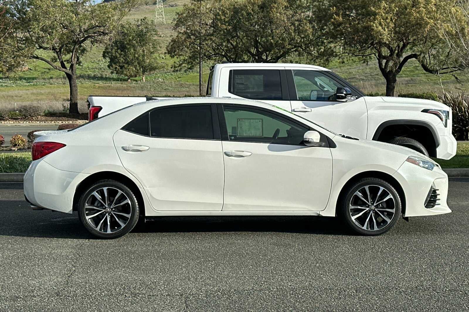 2017 Toyota Corolla SE 4D Sedan