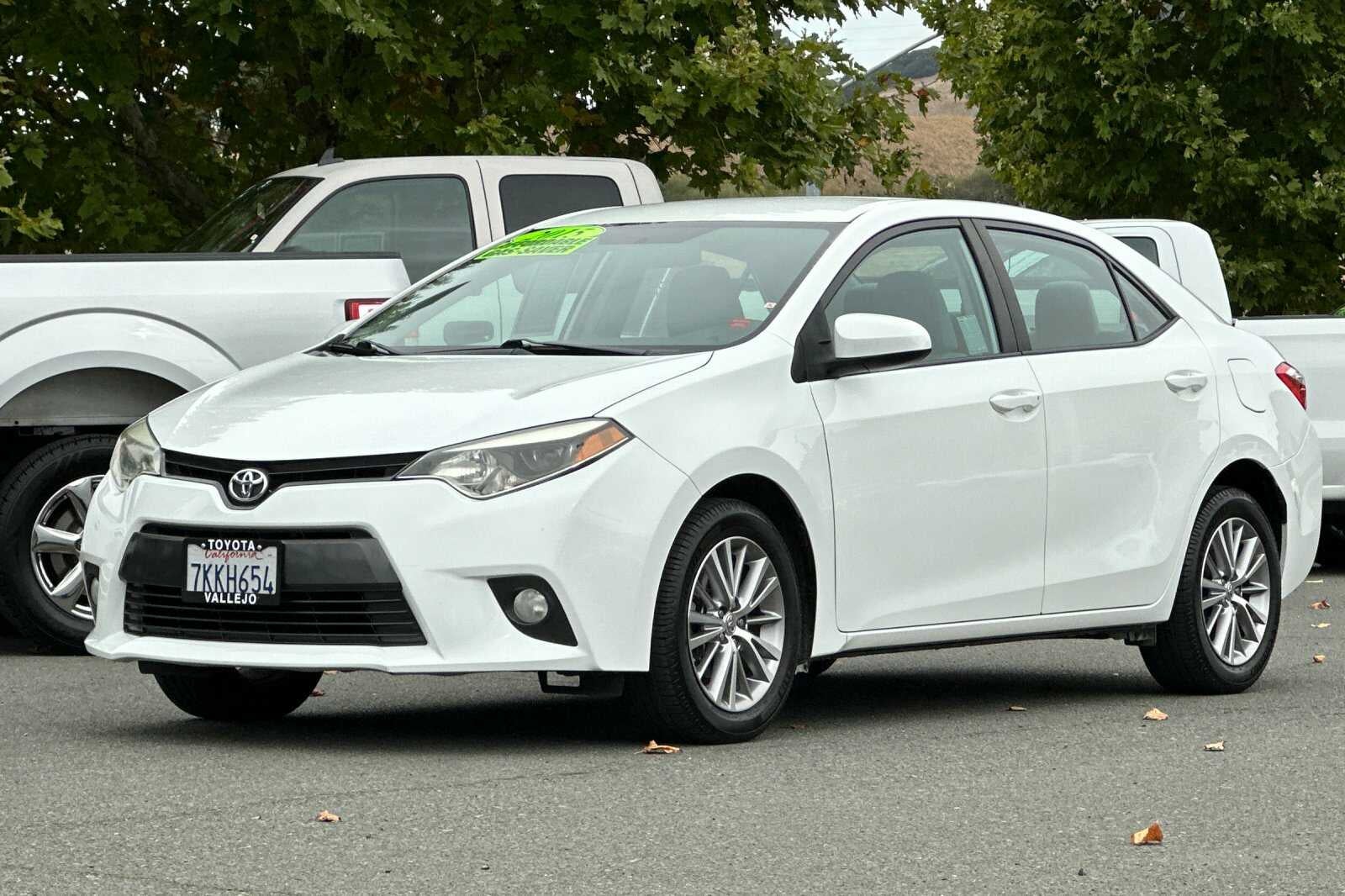 2015 Toyota Corolla LE Plus 4D Sedan
