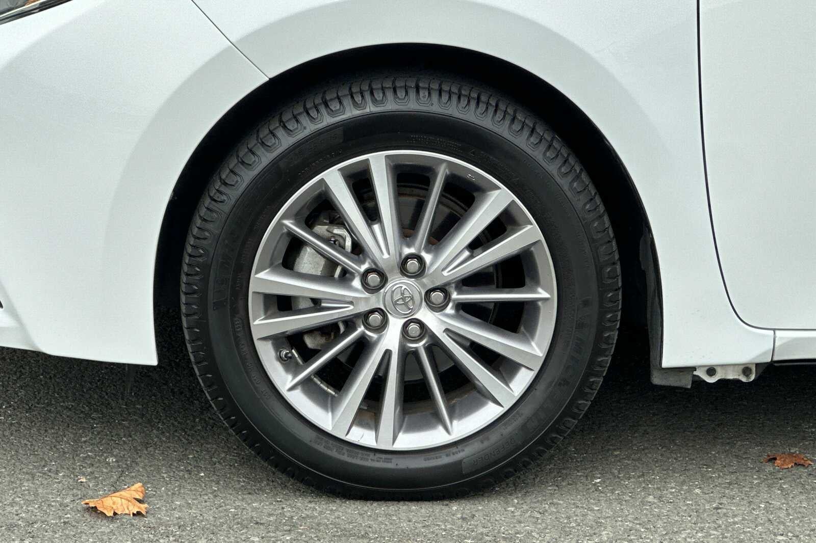 2015 Toyota Corolla LE Plus 4D Sedan