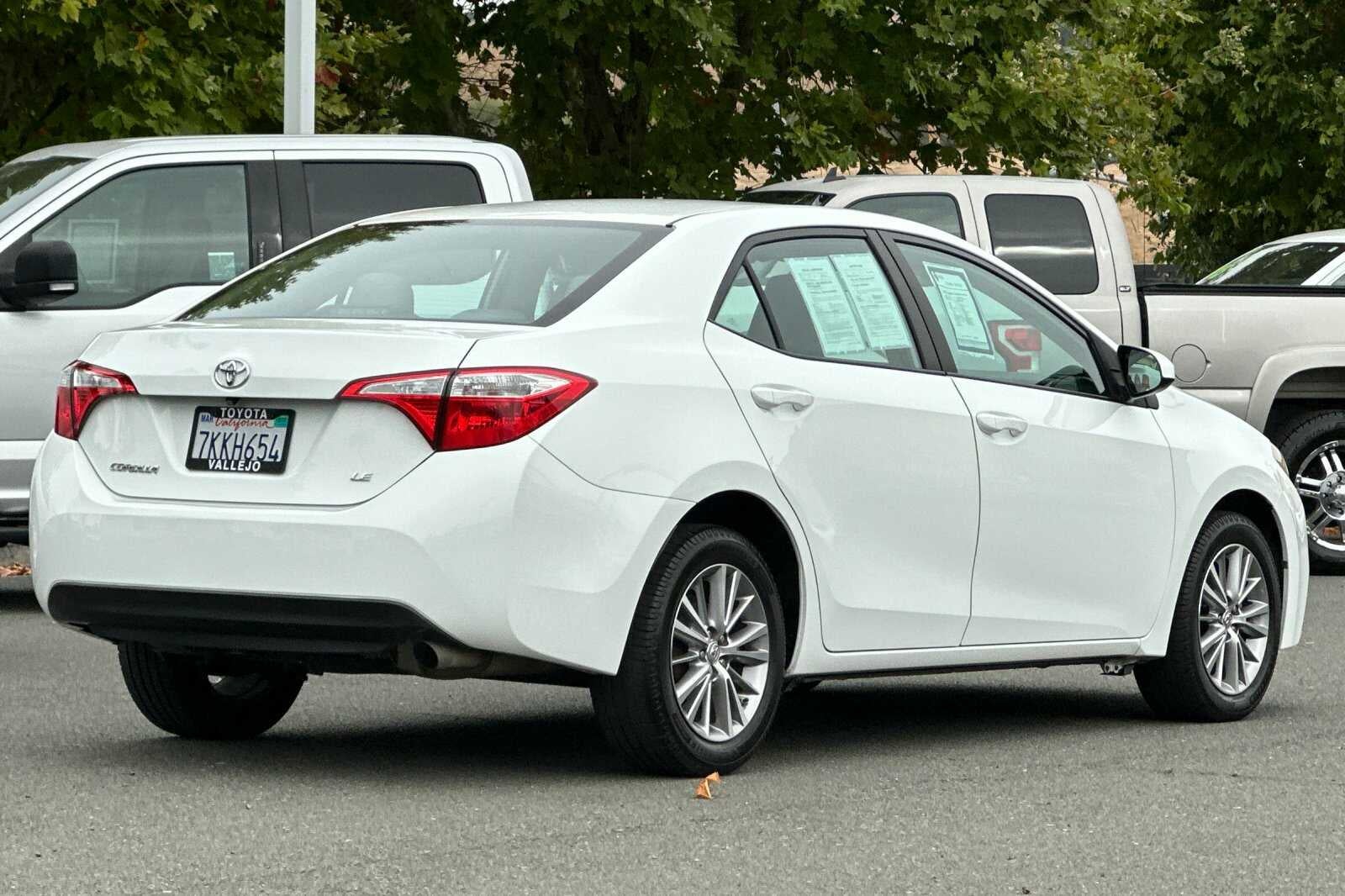 2015 Toyota Corolla LE Plus 4D Sedan
