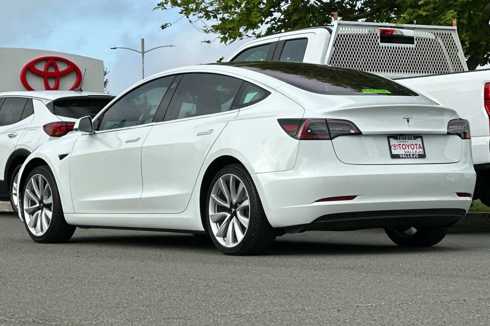 2018 Tesla Model 3 Long Range 4D Sedan