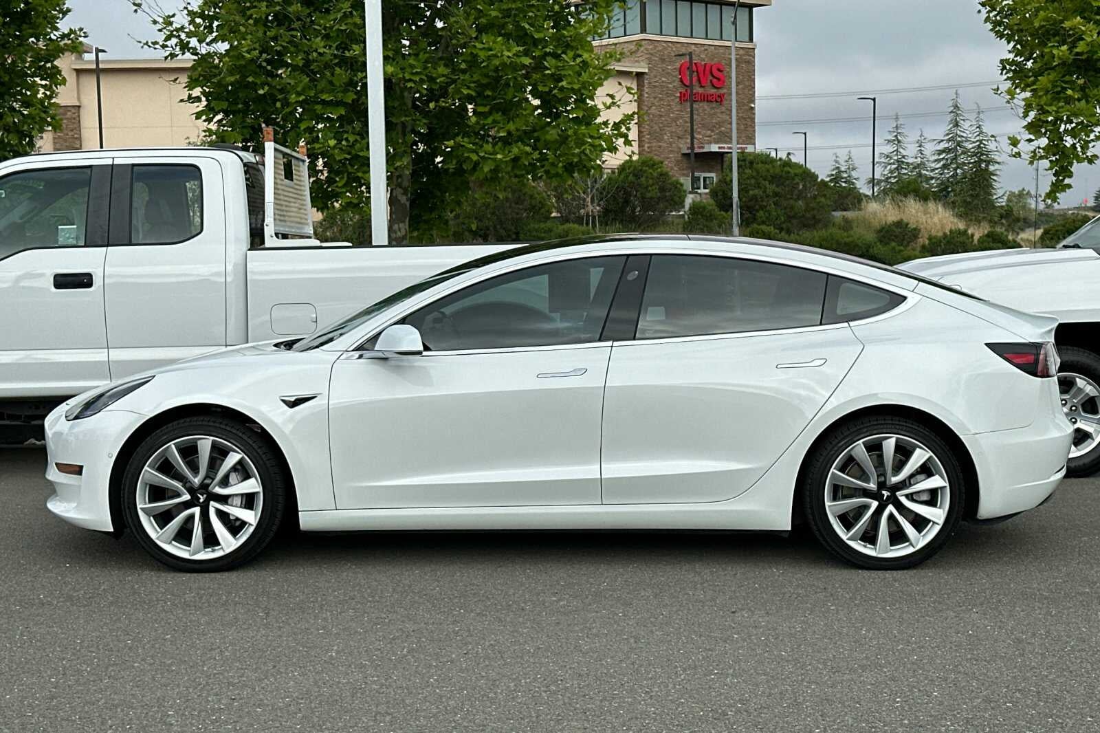 2018 Tesla Model 3 Long Range 4D Sedan