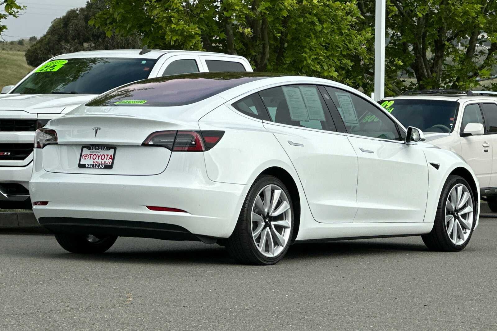 2018 Tesla Model 3 Long Range 4D Sedan