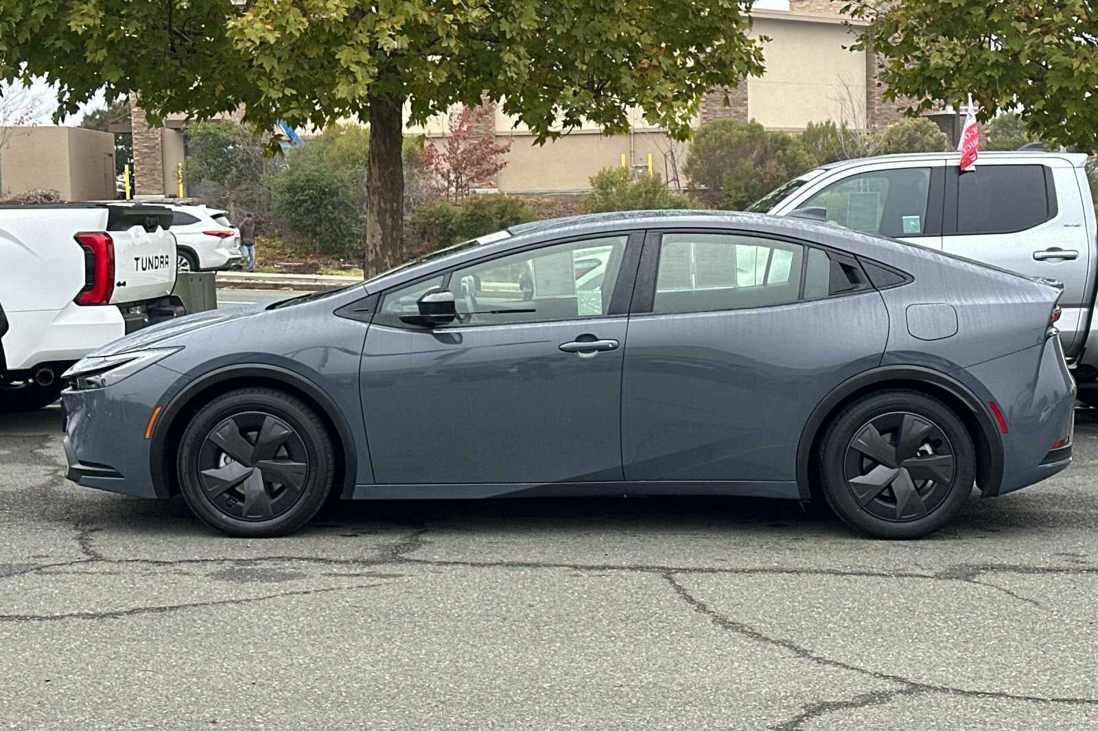 2025 Toyota Prius LE 5D Hatchback