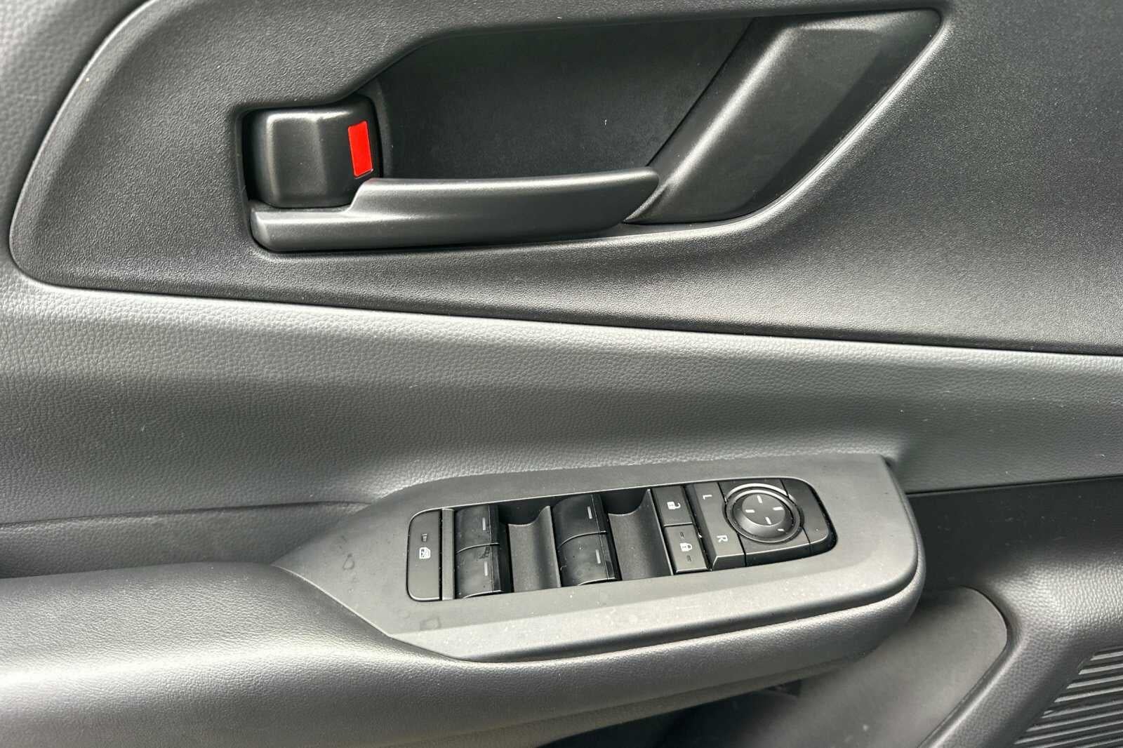2025 Toyota Prius LE 5D Hatchback