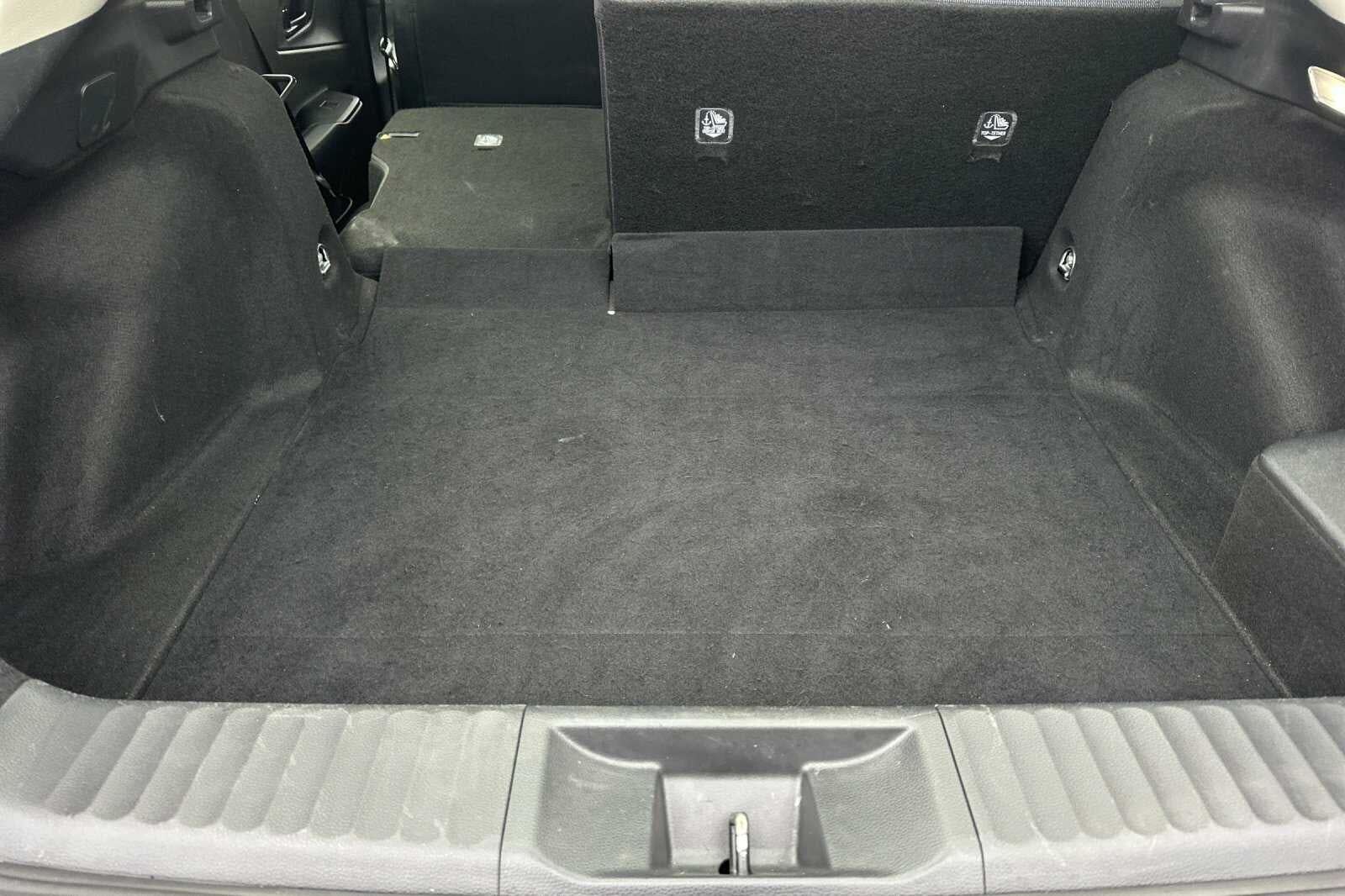 2025 Toyota Prius LE 5D Hatchback