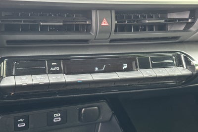 2025 Toyota Prius LE 5D Hatchback