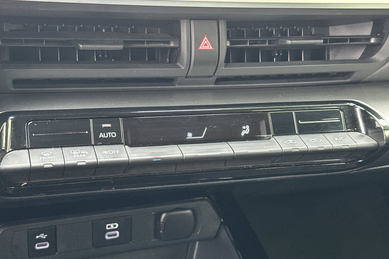 2025 Toyota Prius LE 5D Hatchback