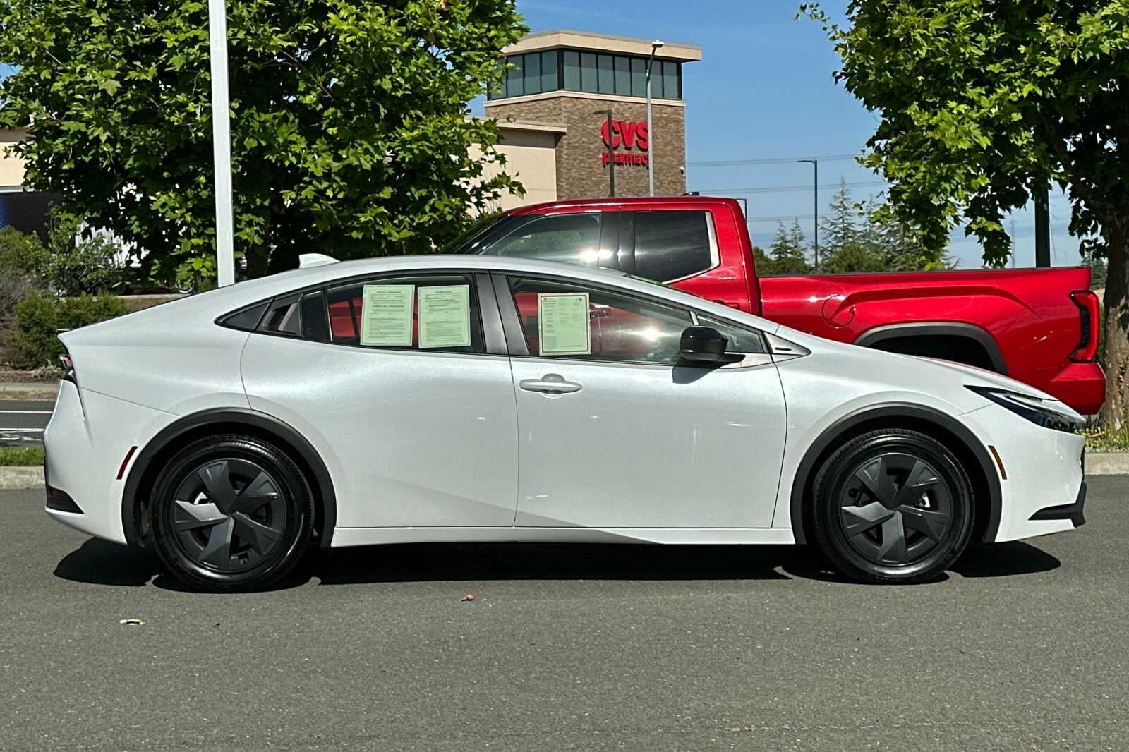 2025 Toyota Prius LE 5D Hatchback