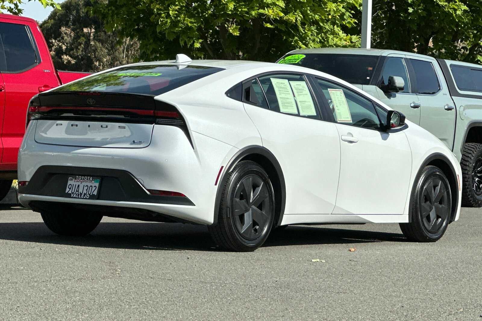 2025 Toyota Prius LE 5D Hatchback