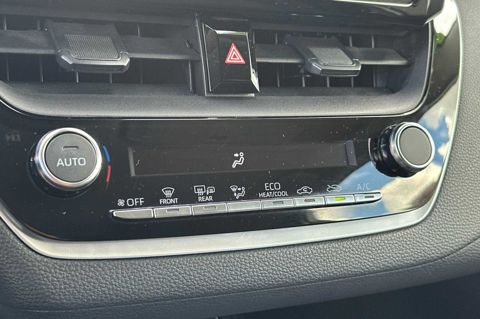 2025 Toyota Corolla Hybrid LE 4D Sedan