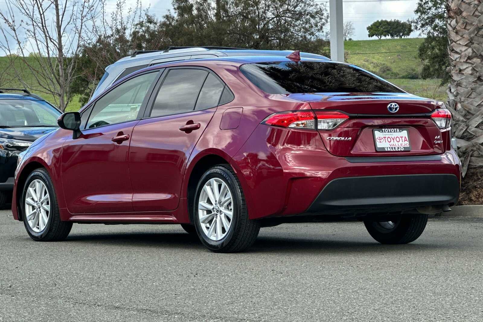 2025 Toyota Corolla Hybrid LE 4D Sedan