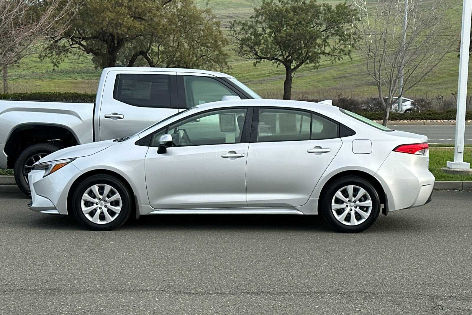 2025 Toyota Corolla Hybrid LE 4D Sedan
