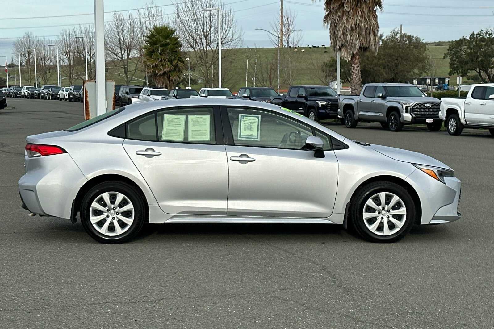 2025 Toyota Corolla Hybrid LE 4D Sedan