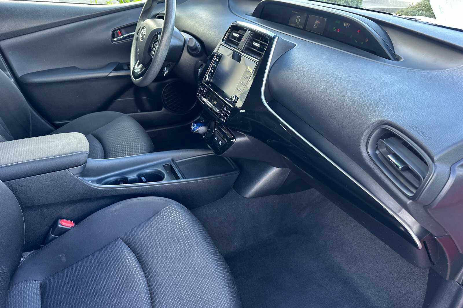 2022 Toyota Prius LE 5D Hatchback