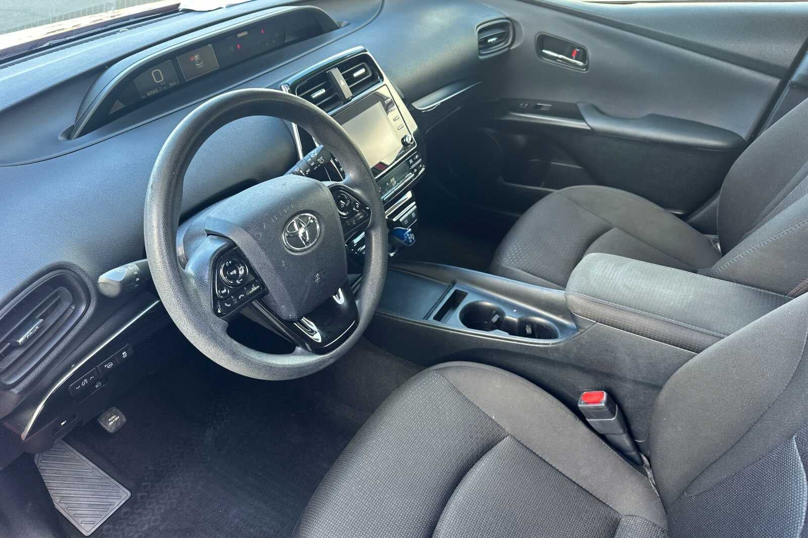 2022 Toyota Prius LE 5D Hatchback