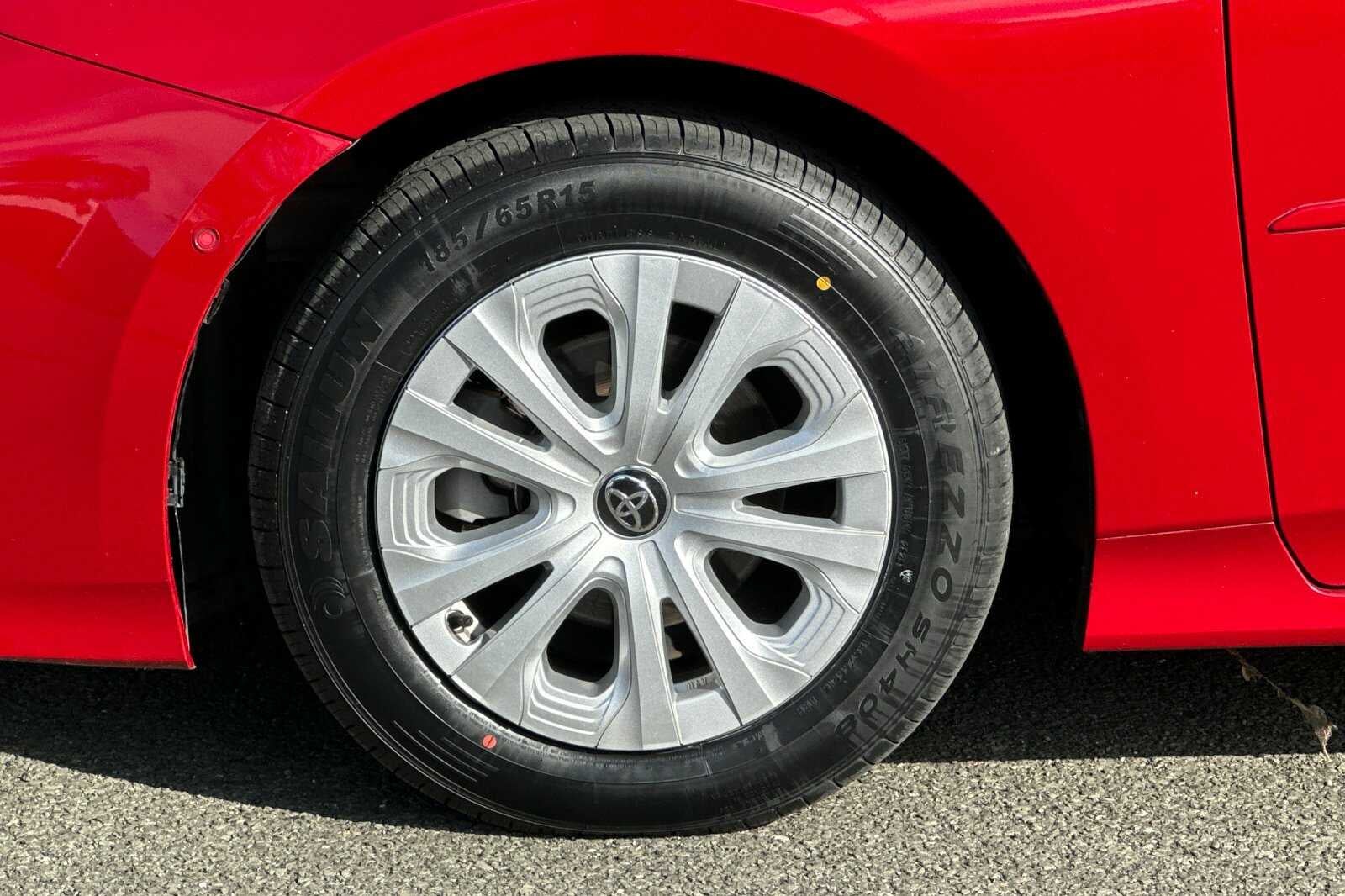 2022 Toyota Prius LE 5D Hatchback