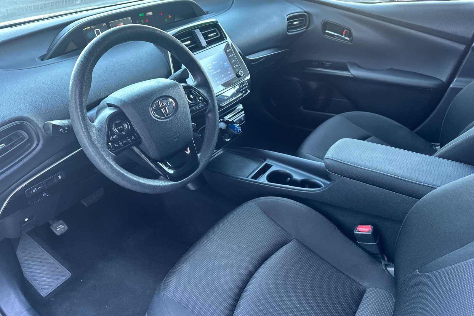 2021 Toyota Prius L 5D Hatchback