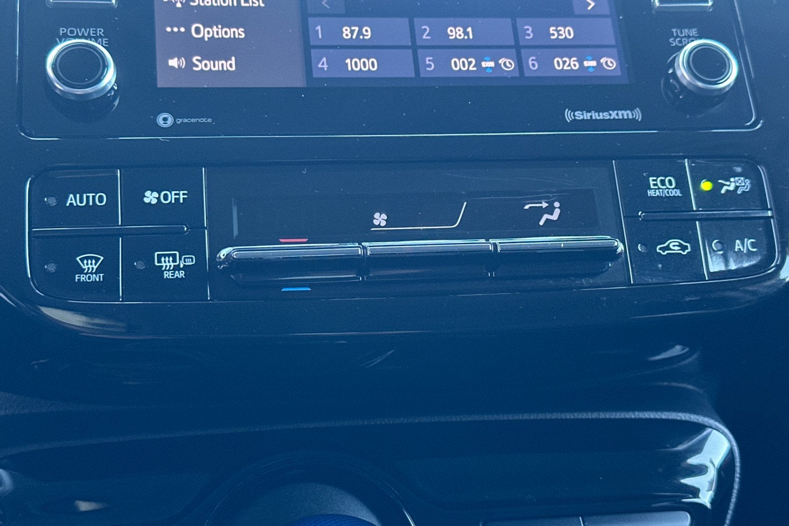 2021 Toyota Prius L 5D Hatchback