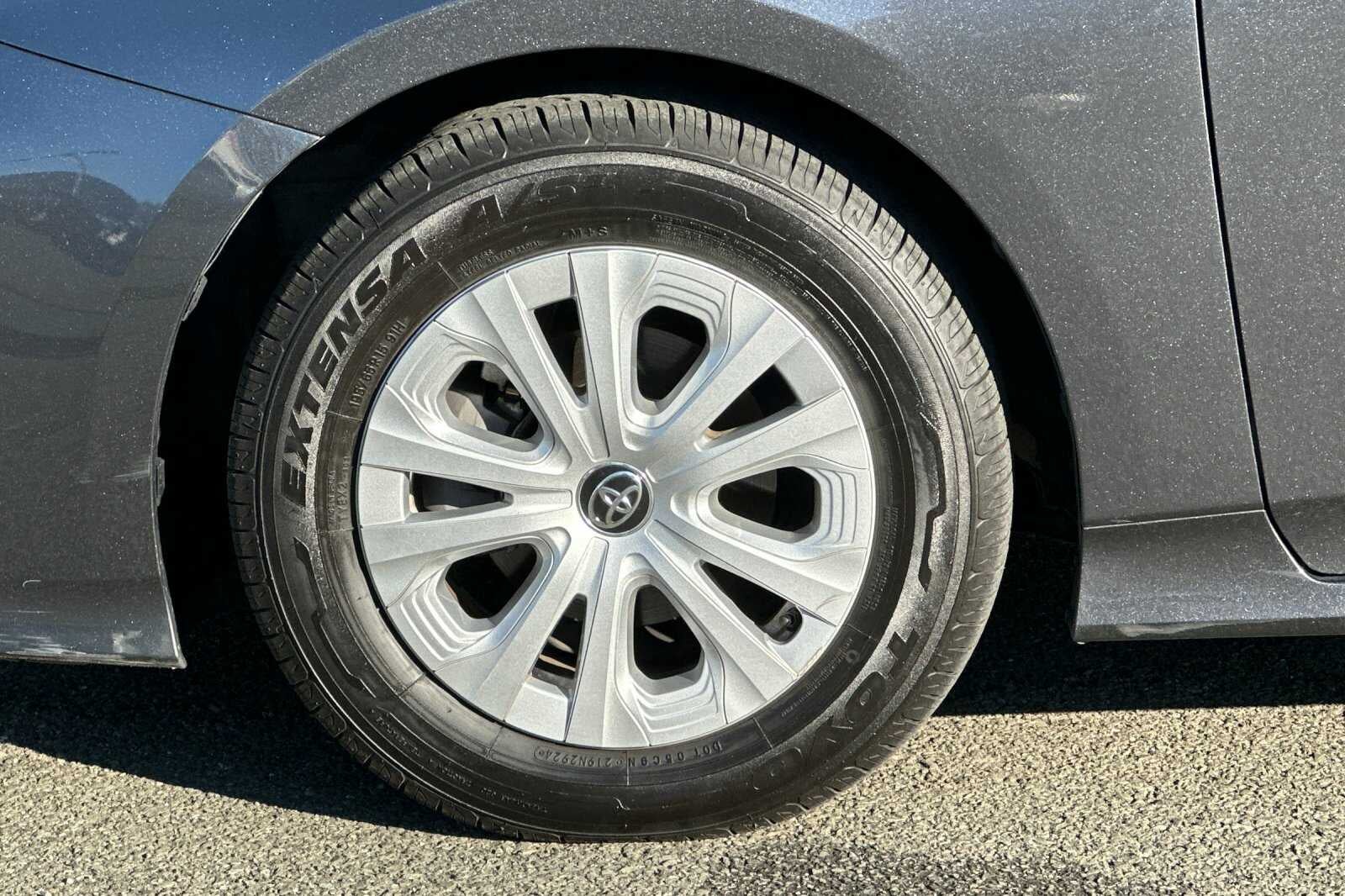 2021 Toyota Prius L 5D Hatchback