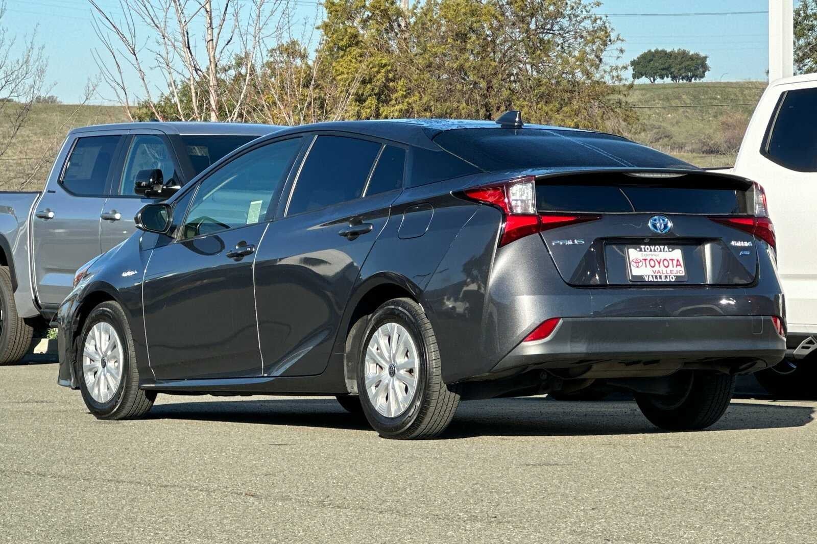 2021 Toyota Prius L 5D Hatchback