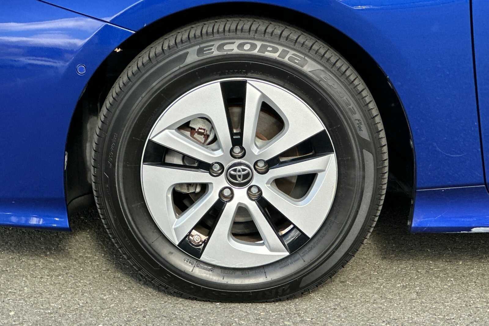 2017 Toyota Prius Four 5D Hatchback