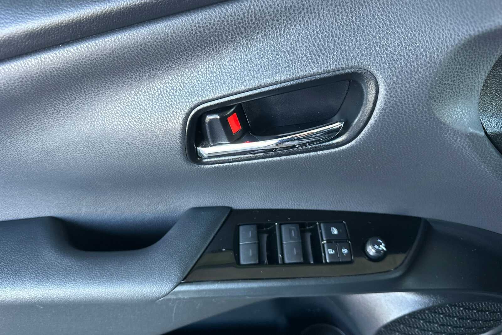2019 Toyota Prius XLE AWD-e 5D Hatchback