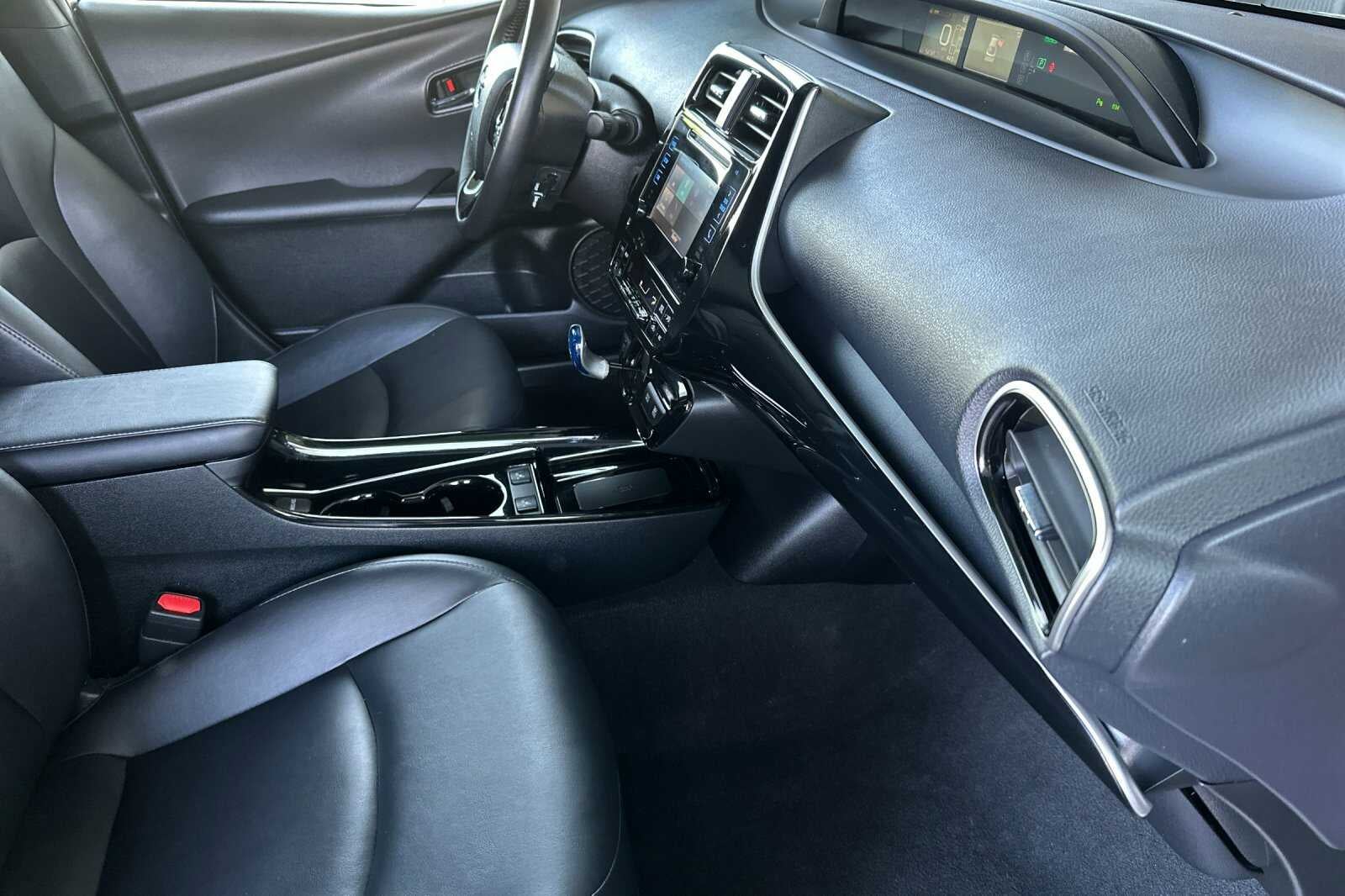 2019 Toyota Prius XLE AWD-e 5D Hatchback