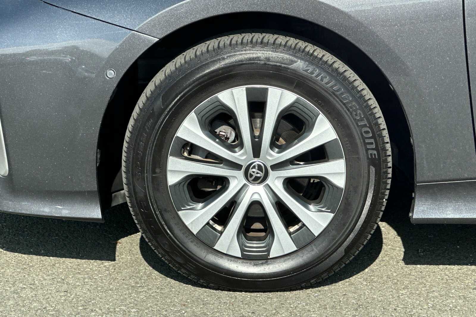 2019 Toyota Prius XLE AWD-e 5D Hatchback