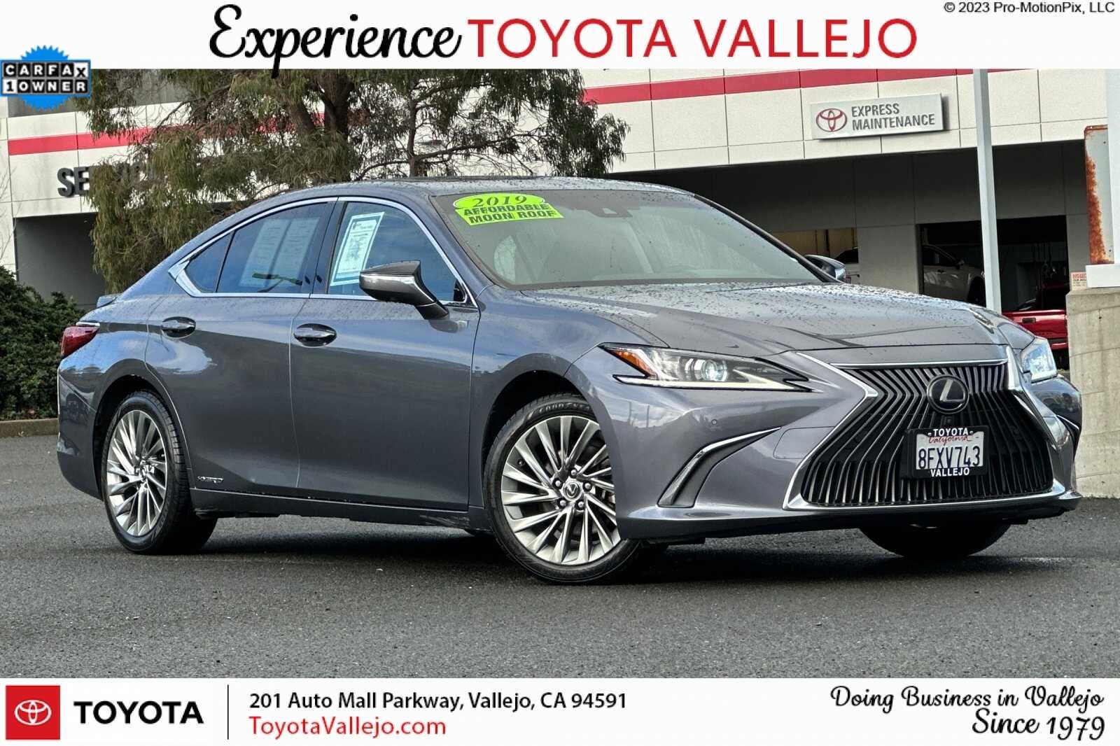 2019 Lexus ES 300h Luxury 4D Sedan