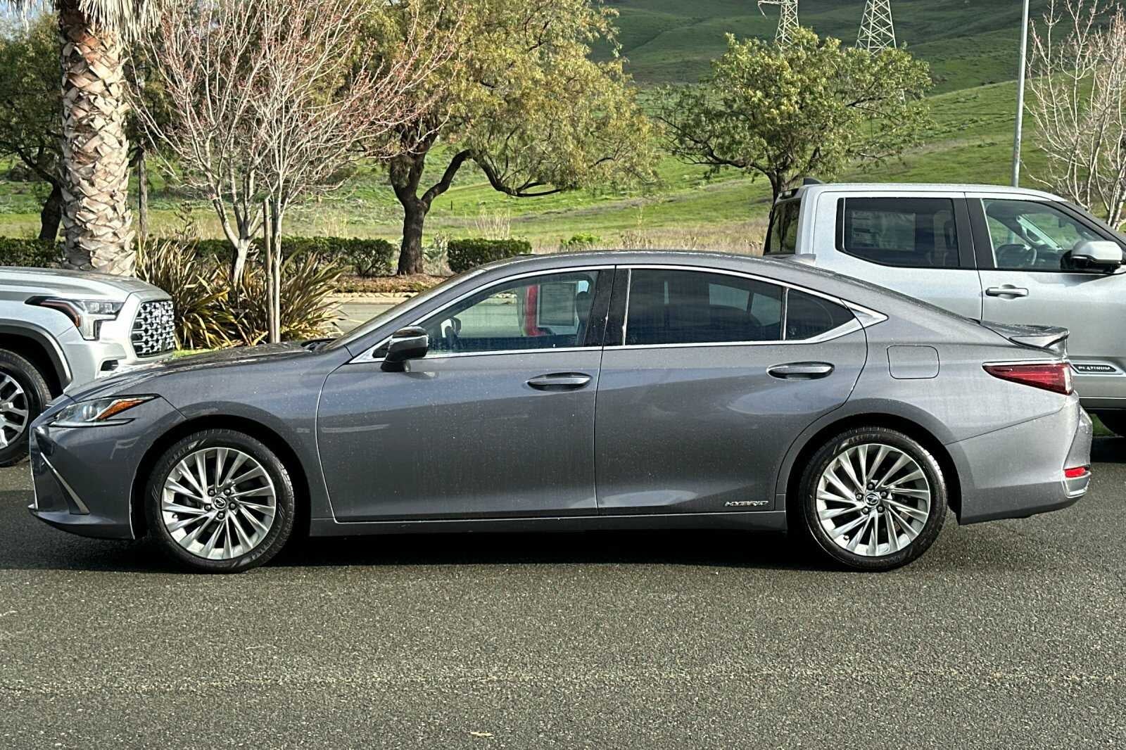 2019 Lexus ES 300h Luxury 4D Sedan