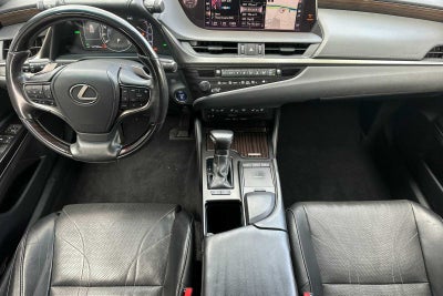 2019 Lexus ES 300h Luxury 4D Sedan