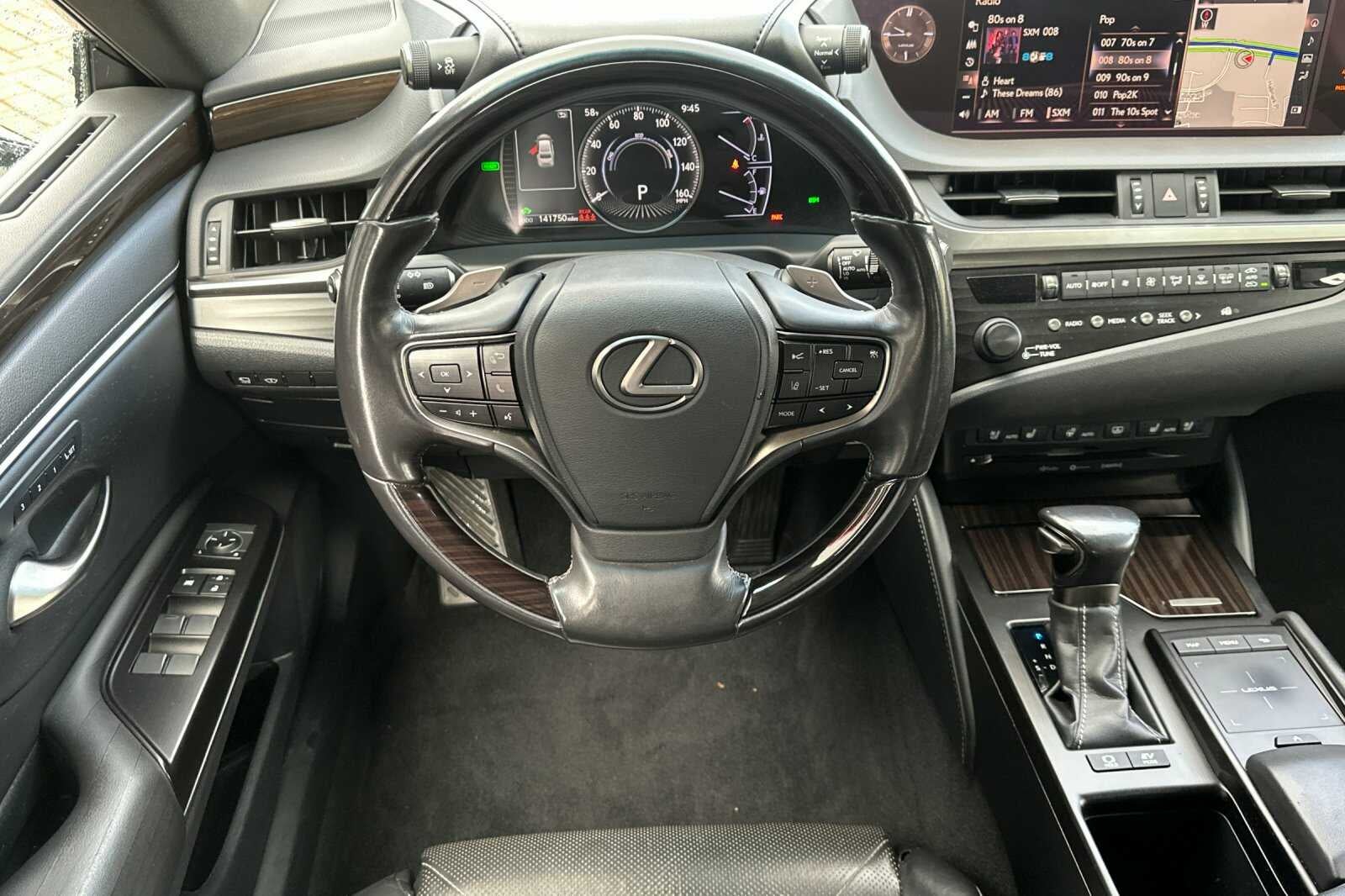 2019 Lexus ES 300h Luxury 4D Sedan