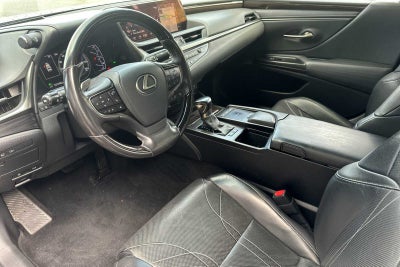 2019 Lexus ES 300h Luxury 4D Sedan