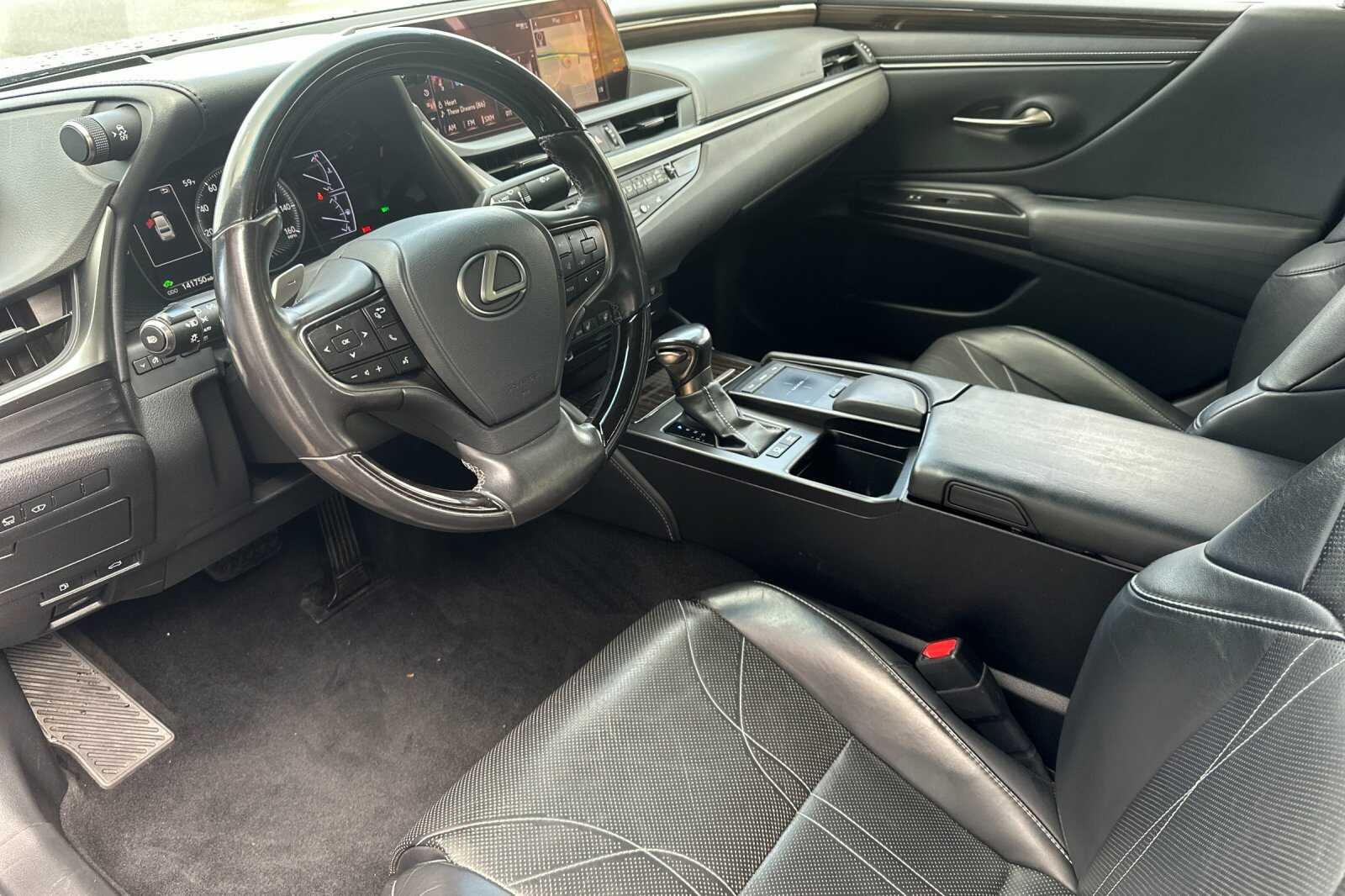 2019 Lexus ES 300h Luxury 4D Sedan