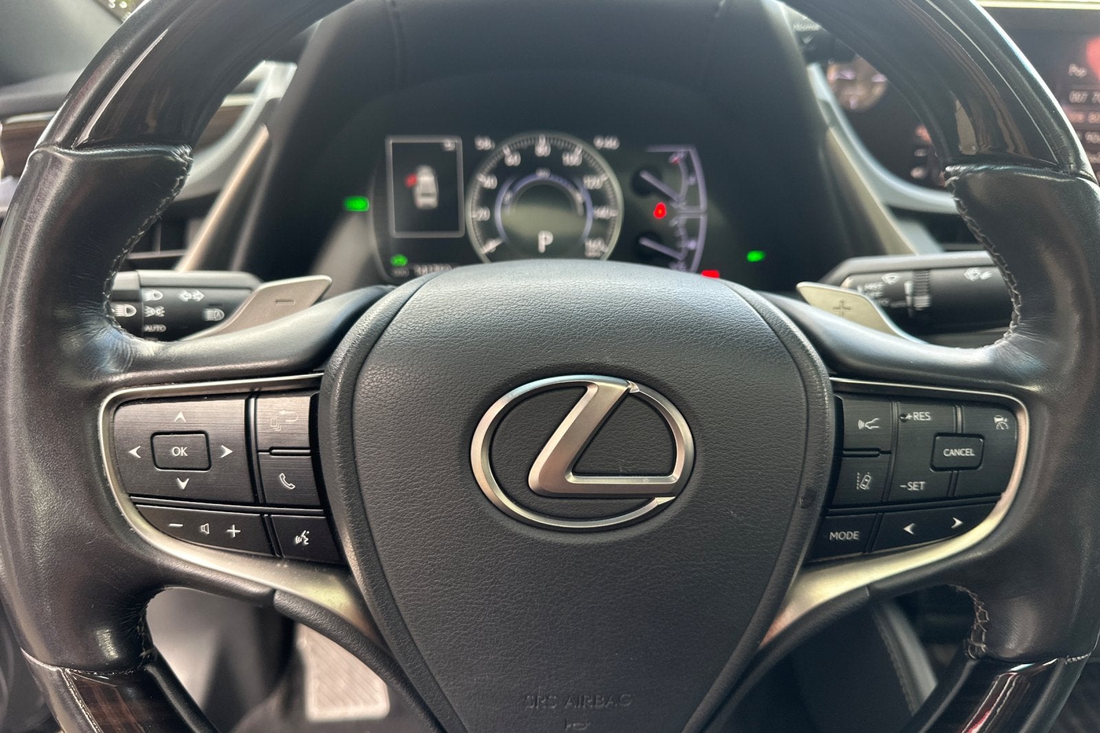 2019 Lexus ES 300h Luxury 4D Sedan