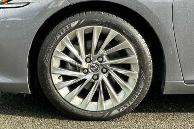 2019 Lexus ES 300h Luxury 4D Sedan