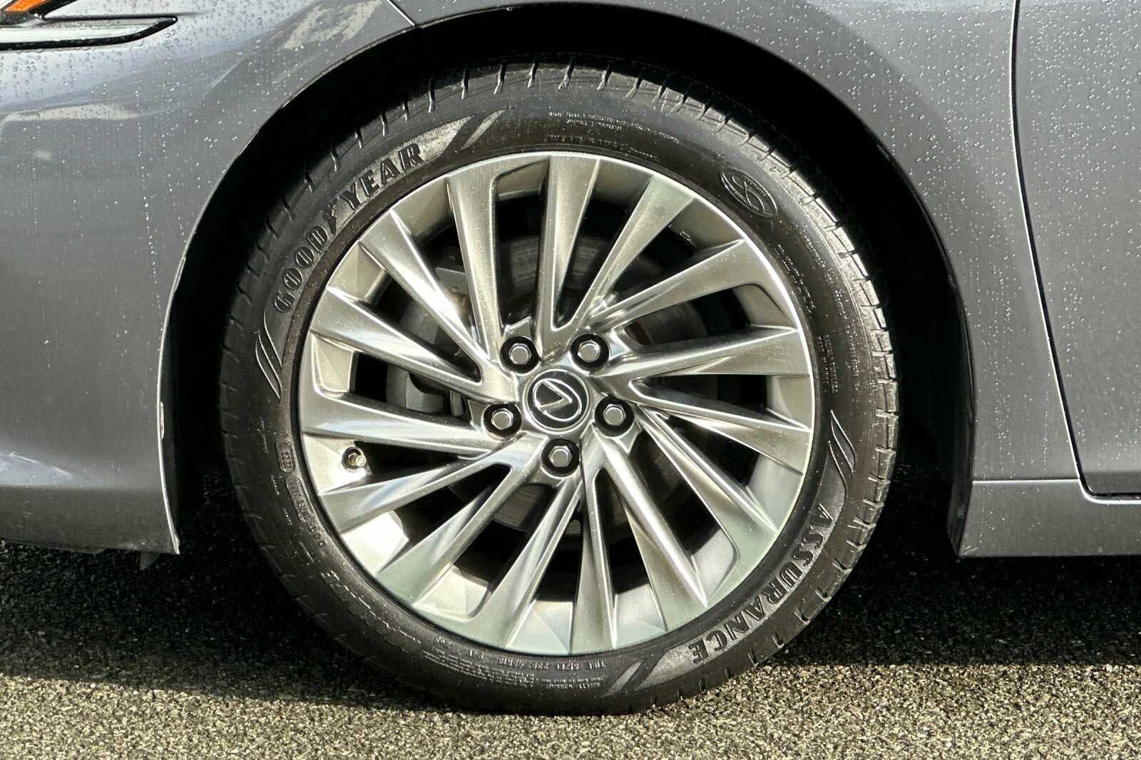 2019 Lexus ES 300h Luxury 4D Sedan