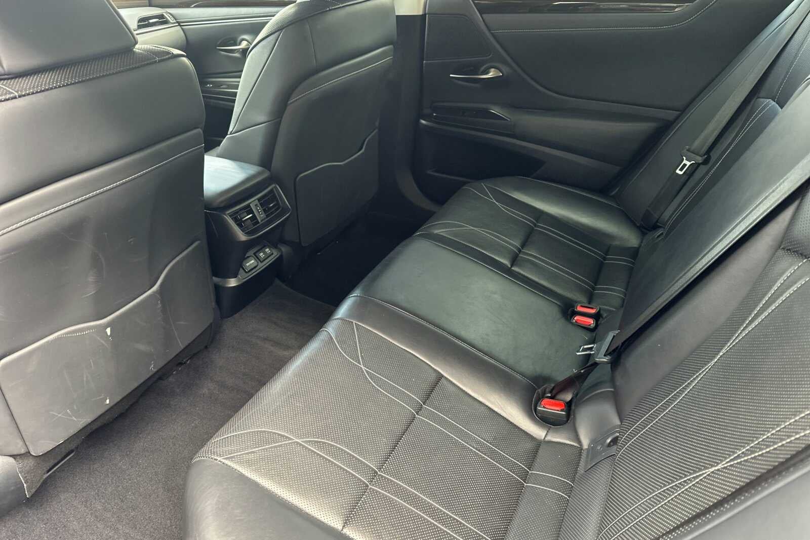 2019 Lexus ES 300h Luxury 4D Sedan