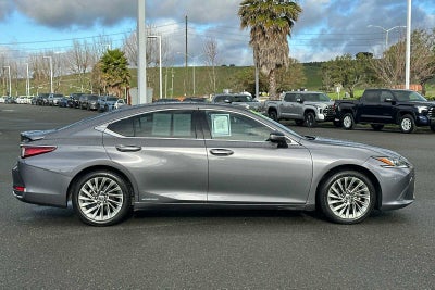 2019 Lexus ES 300h Luxury 4D Sedan