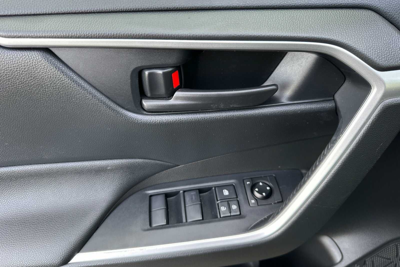 2020 Toyota RAV4 Hybrid LE