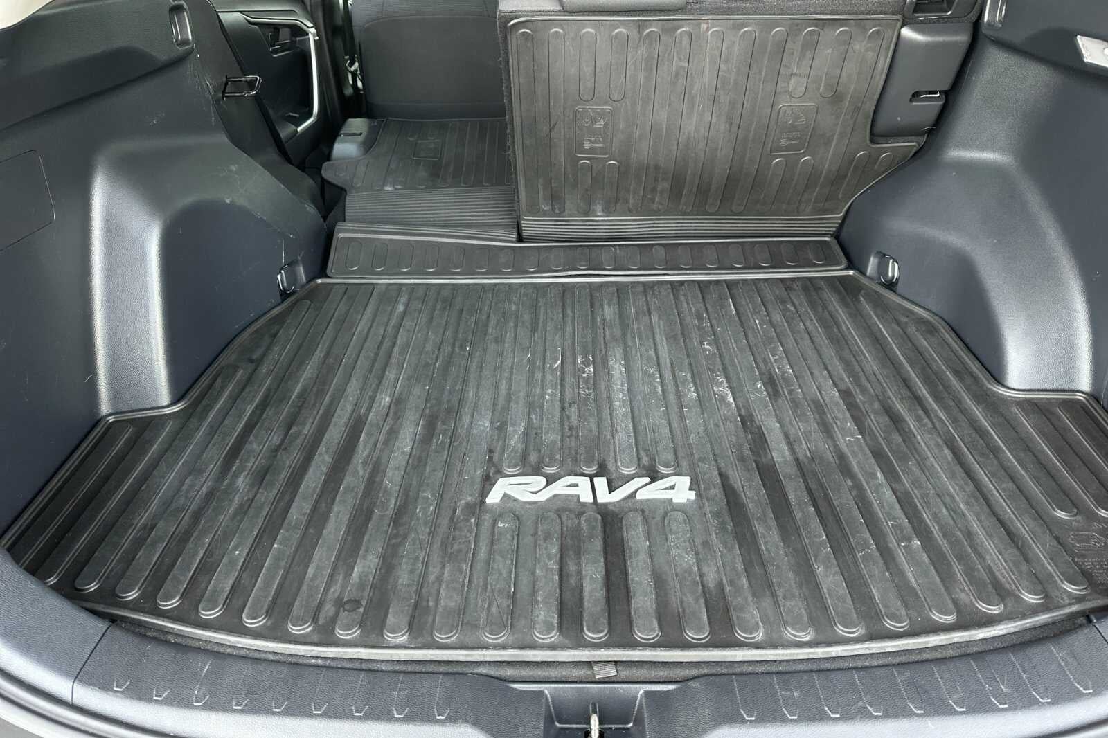 2020 Toyota RAV4 Hybrid LE