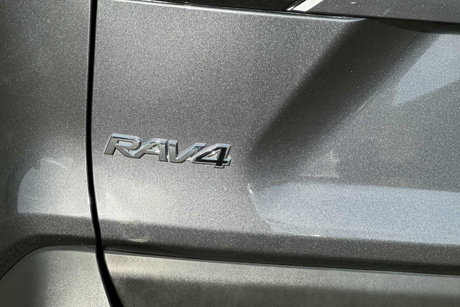 2020 Toyota RAV4 Hybrid LE