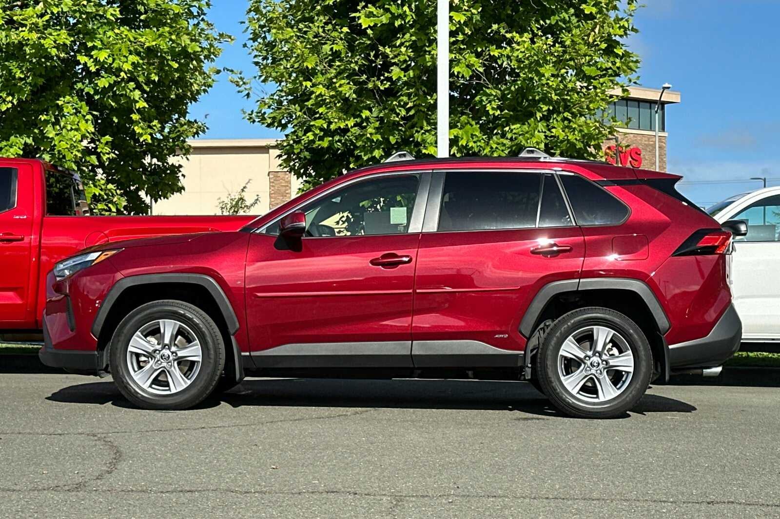 2024 Toyota RAV4 Hybrid LE