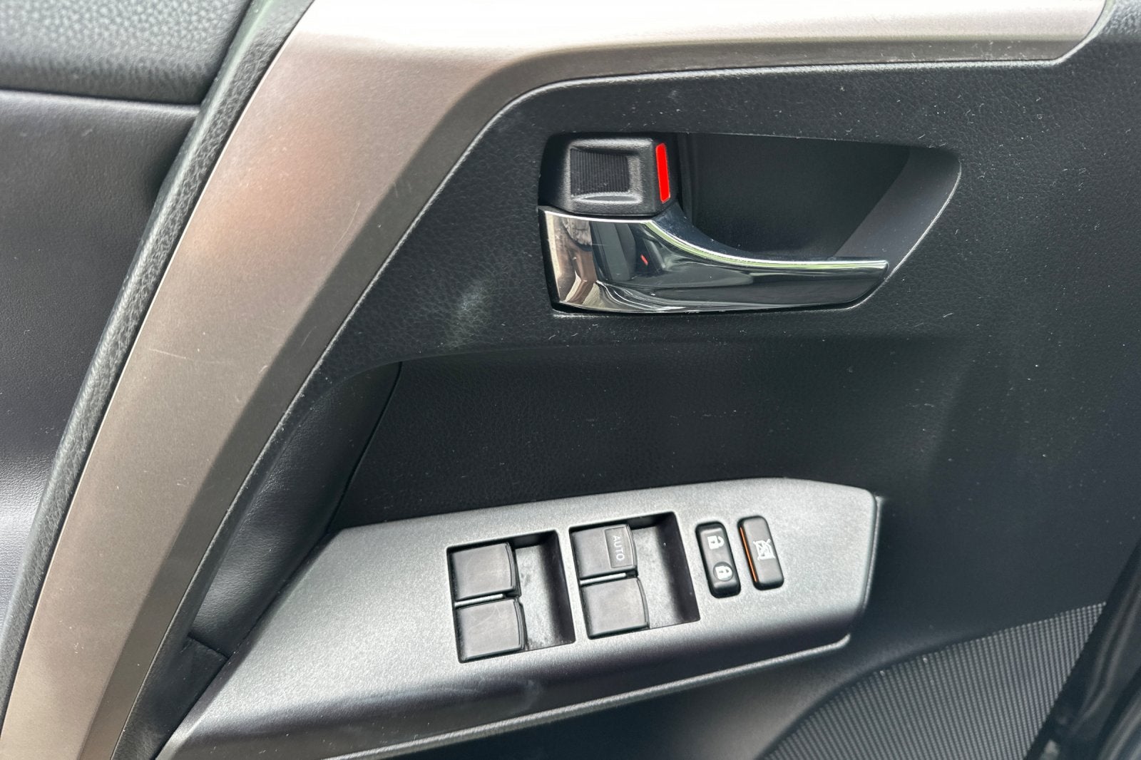 2016 Toyota RAV4 Hybrid XLE