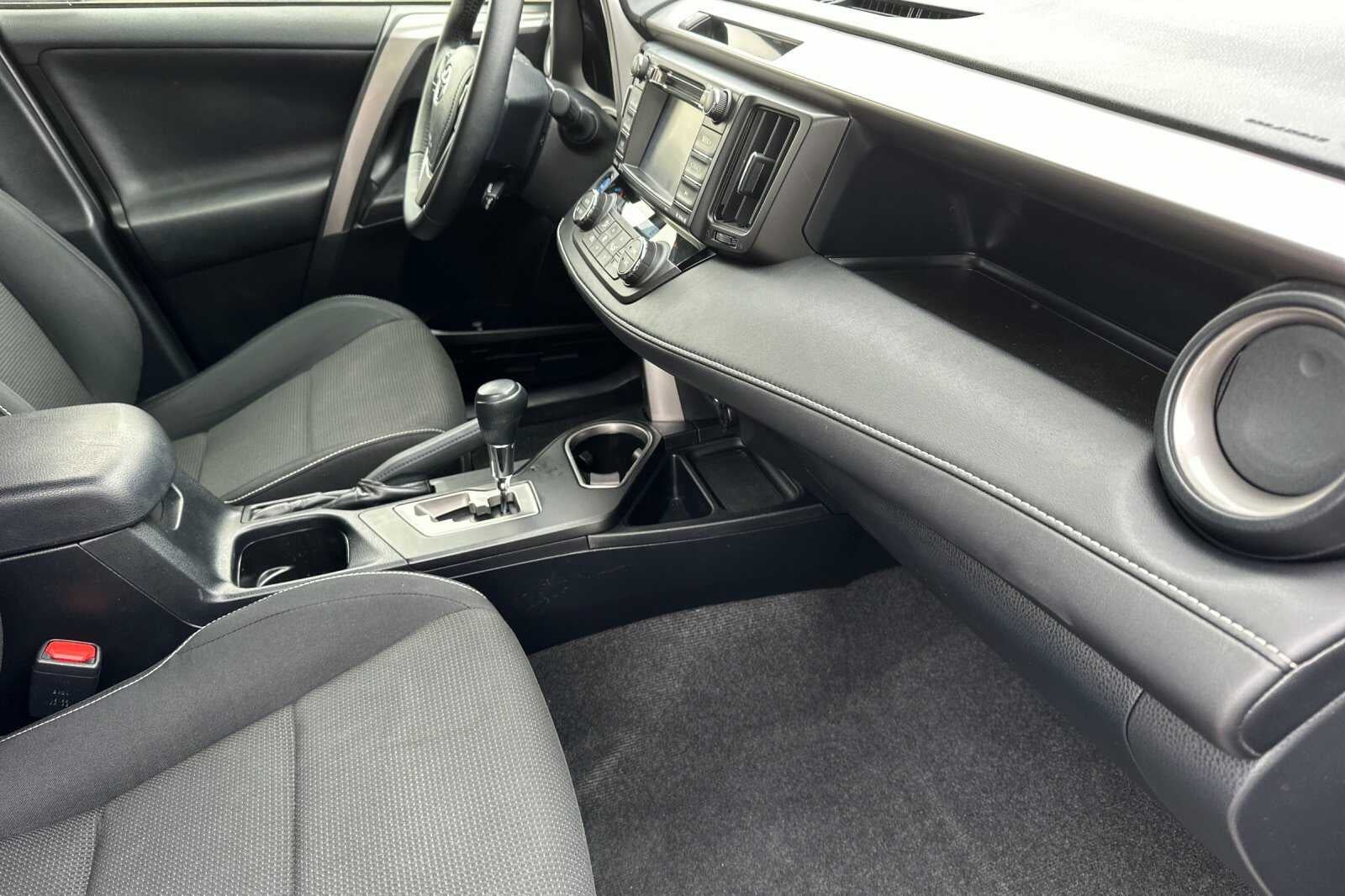 2016 Toyota RAV4 Hybrid XLE