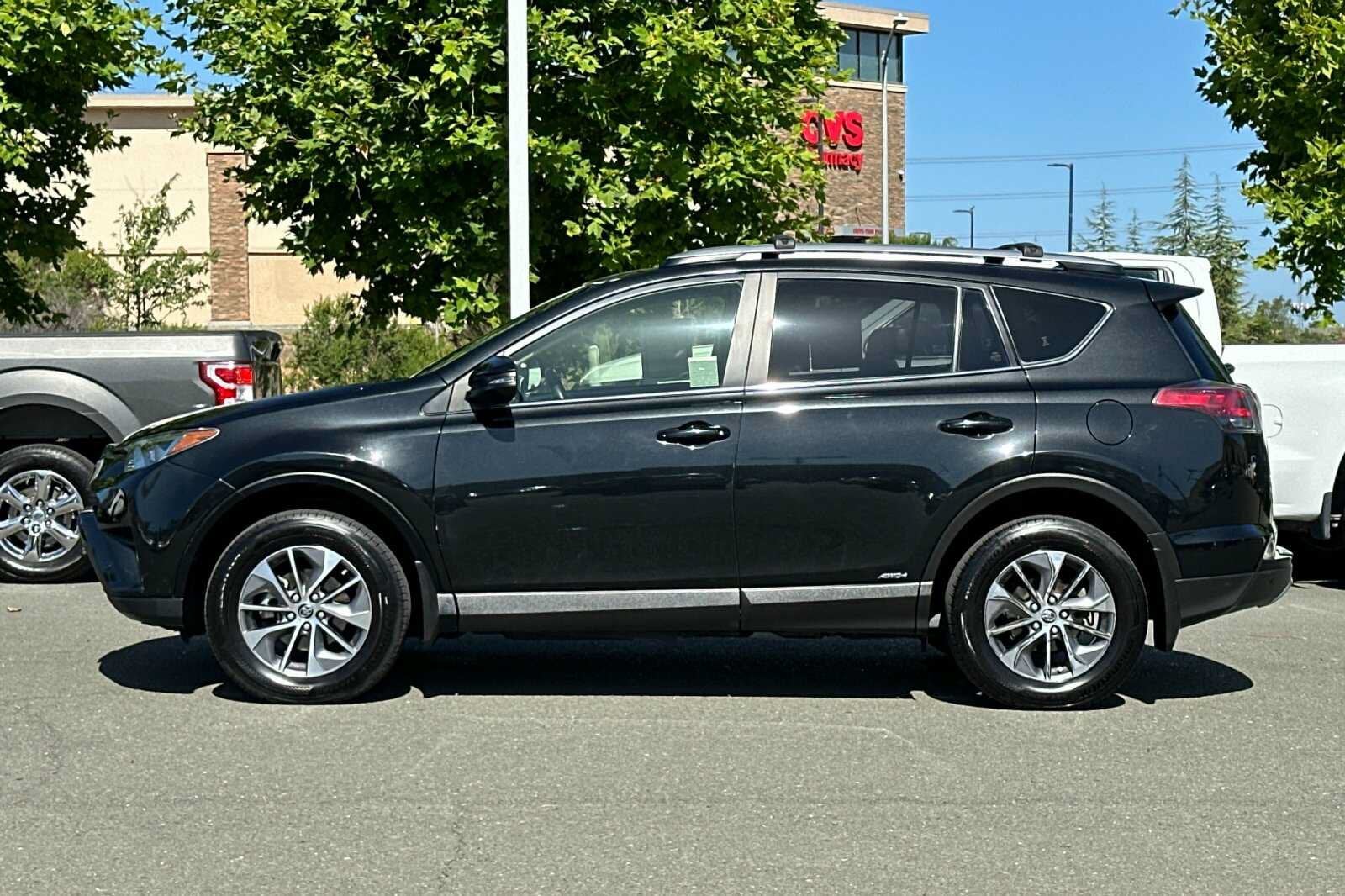 2017 Toyota RAV4 Hybrid Hybrid XLE 4D Sport Utility