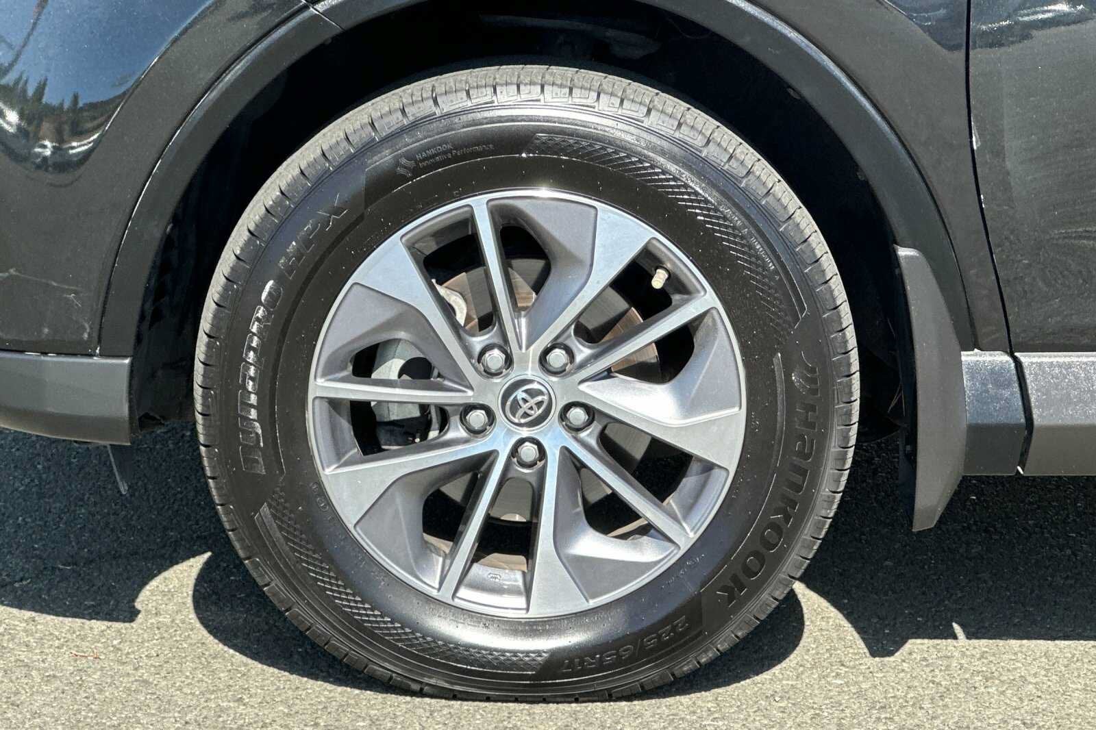 2017 Toyota RAV4 Hybrid Hybrid XLE 4D Sport Utility