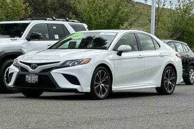 2018 Toyota Camry SE 4D Sedan