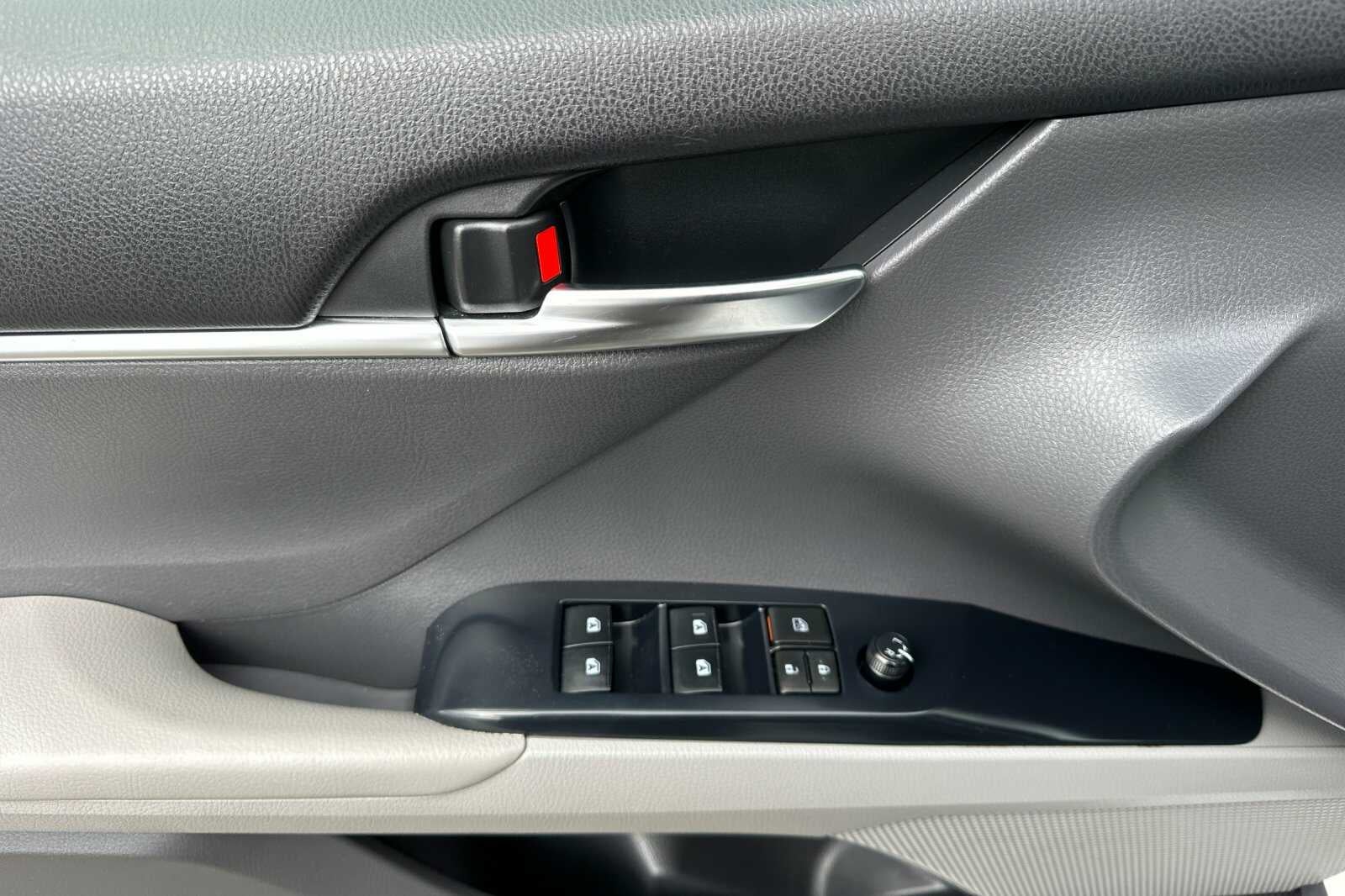 2018 Toyota Camry SE 4D Sedan